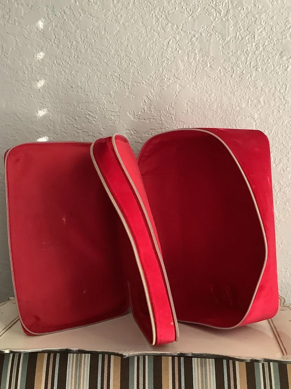 Estee Lauder Red Velvet Bow Travel Cosmetic Case